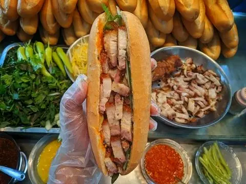 Hình ảnh Bánh mì heo Quay