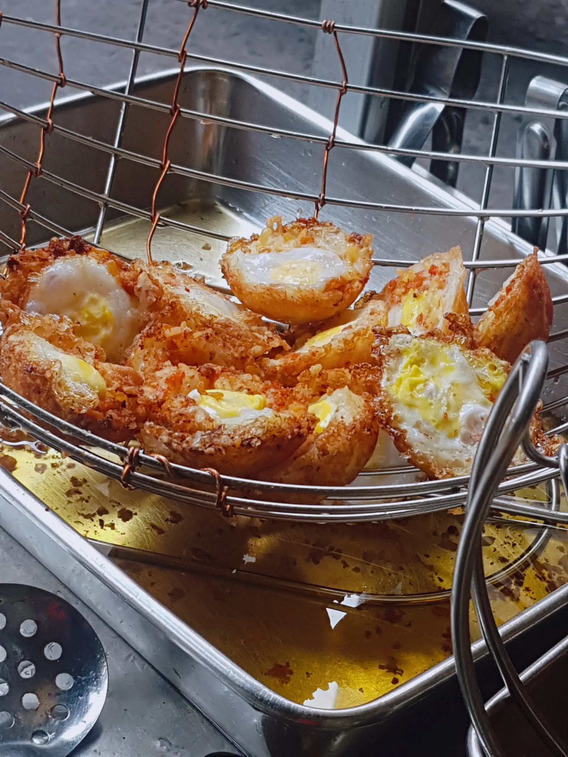 Hình ảnh 4 bánh khọt trứng và 4 bánh khọt thịt