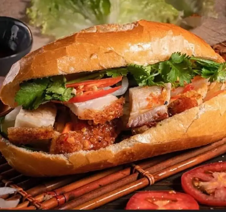 Hình ảnh BÁNH MÌ HEO QUAY ĐẶC BIỆT