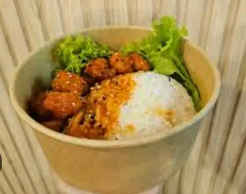 Hình ảnh Cơm Gà Sốt Cay Kim Chi