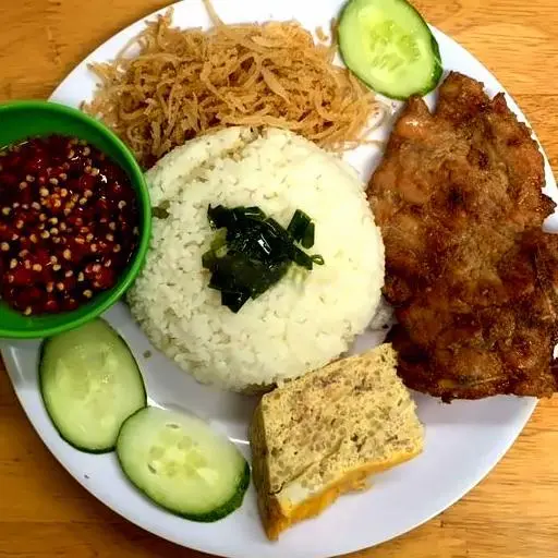Hình ảnh Cơm Tấm Sườn Miếng Bì