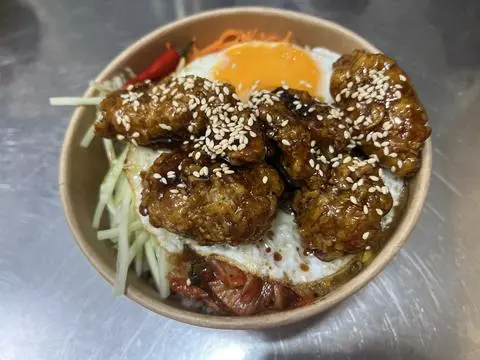 Hình ảnh Cơm Trộn Gà Katsu , Trứng ốpla