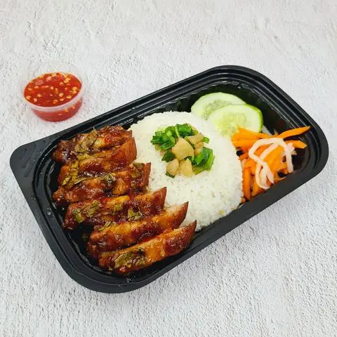 Hình ảnh Cơm Ba Rọi Rút Sườn Xốt Thái