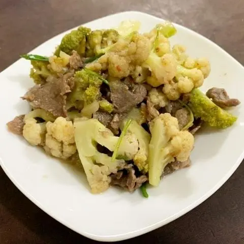 Hình ảnh Bông cải xào bò