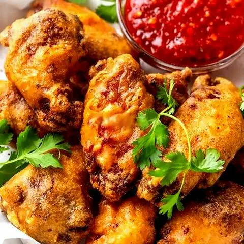 Hình ảnh Cánh gà chiên giòn chấm sốt thái