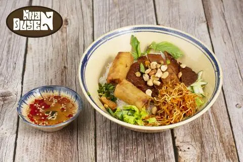 Hình ảnh Bún thịt nướng thập cẩm Nhân Duyên chay