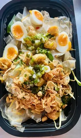 Hình ảnh bánh phơi sương mỡ hành,tóp mỡ giòn, trứng lòng đào
