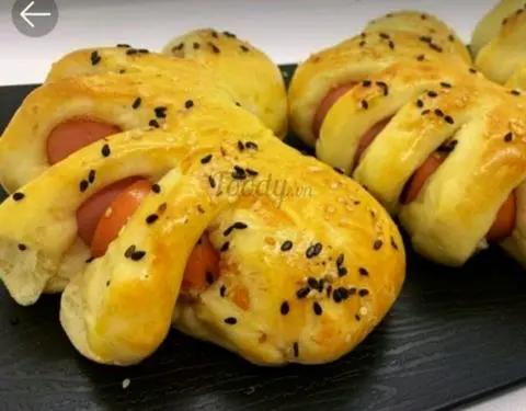 Hình ảnh Bánh mì xúc xích xông khói