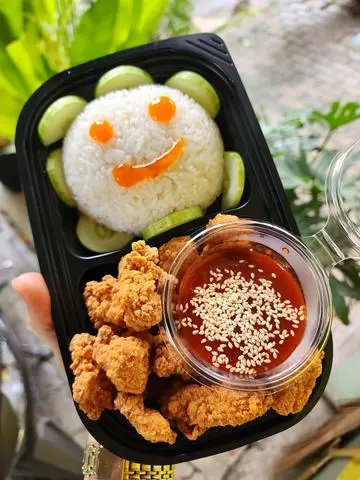 Hình ảnh Cơm Gà Viên Sốt Cay