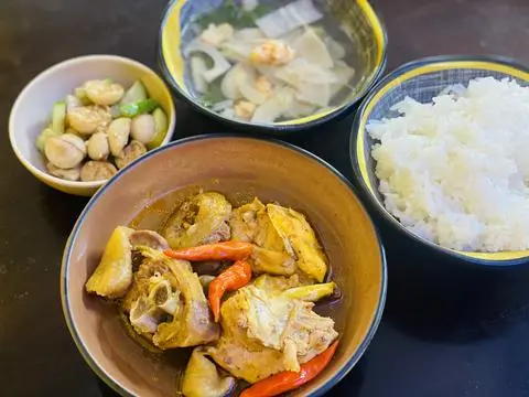 Hình ảnh Cơm Gà Ta Kho Cay