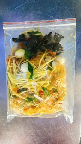 Hình ảnh BÁNH TRÁNG TRỘN KHÔ BÒ ĐEN