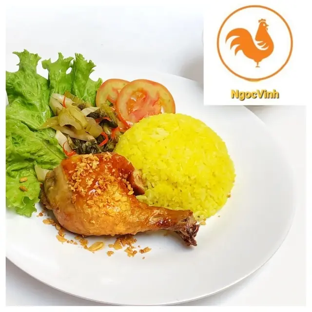 Hình ảnh Cơm Gà Xối Mỡ Xốt Mắm Tỏi