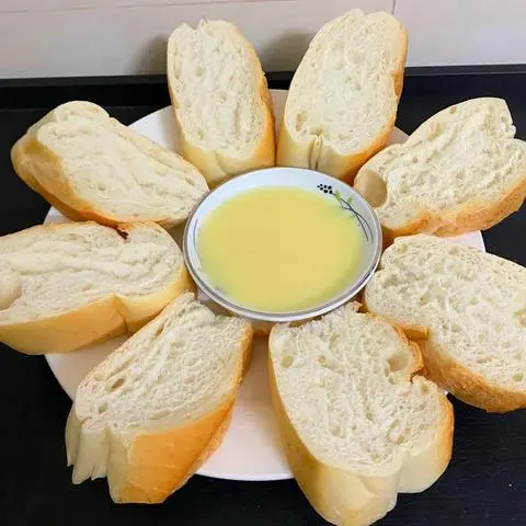 Hình ảnh Bánh mì Sữa Đặc - Kết Hợp Hoàn Hảo 
