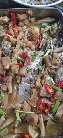 Hình ảnh Cơm cá nục kho măng