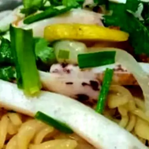 Hình ảnh Nui xào mực