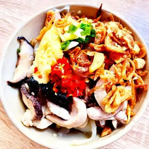 Hình ảnh Bánh đúc nóng gà đùi xé nấm đông cô