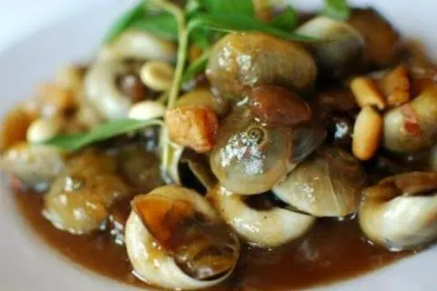 Hình ảnh Ốc mỡ xào me