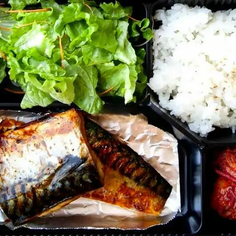 Hình ảnh Bento cơm cá thu nhật nướng sốt Teriyaki
