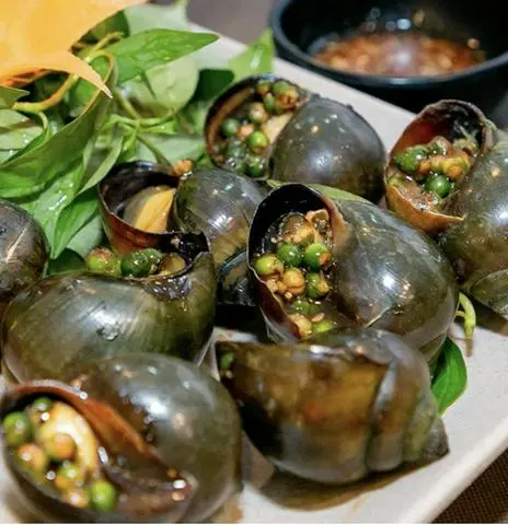 Hình ảnh ốc bươu nướng tiêu xanh 