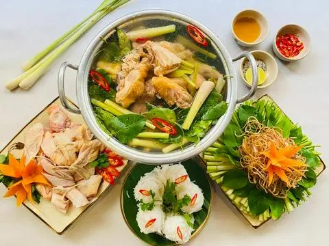 Hình ảnh Lẩu gà ta lá giang