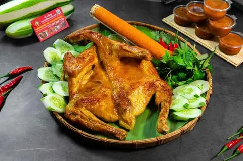 Hình ảnh Combo gà ta lai nữa con - 4 bánh bao - 1 CoCa cola