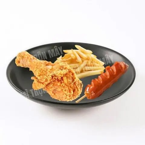 Hình ảnh Combo 5 (1 đùi gà + 1 xúc xích ngon + 60g khoai tây chiên)