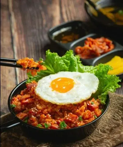 Hình ảnh Cơm chiên thịt heo sốt cay
