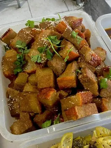 Hình ảnh CƠM CHAY HEO QUAY