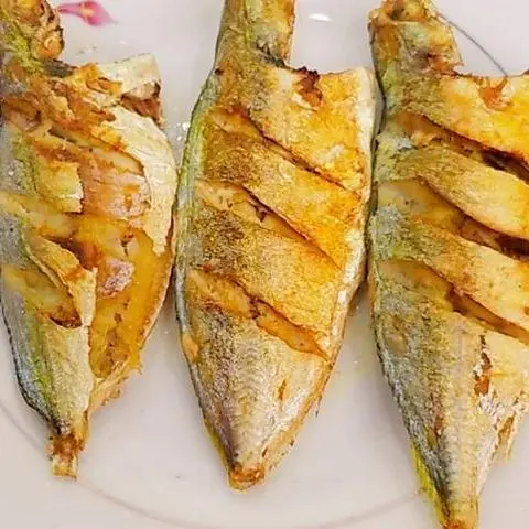 Hình ảnh CƠM CÁ CHỈ VÀNG CHIÊN GIÒN