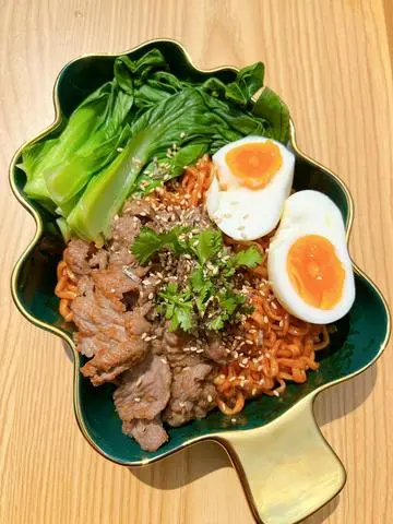 Hình ảnh mì trộn cay bò trứng