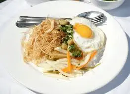 Hình ảnh Cơm tấm trứng ốp la + bì
