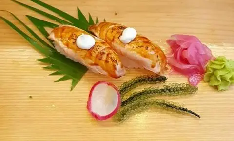 Hình ảnh Sake aburi Sushi
