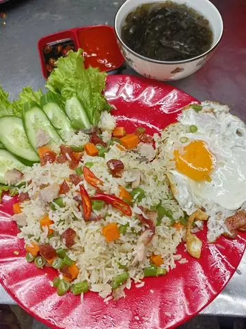 Hình ảnh Cơm chiên dương châu ốp la 