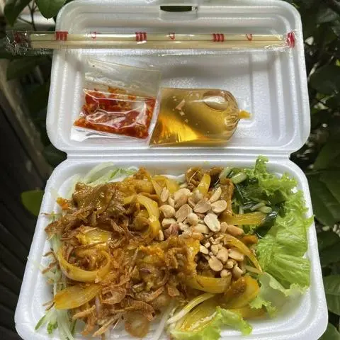 Hình ảnh bánh hỏi thịt xào ( tô giấy )