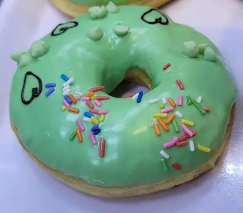 Hình ảnh Donut táo chip bạc hà