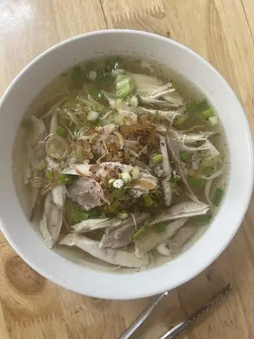 Hình ảnh Hủ tiếu mì gà
