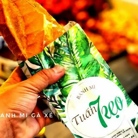 Hình ảnh Bánh Mì Gà Xé
