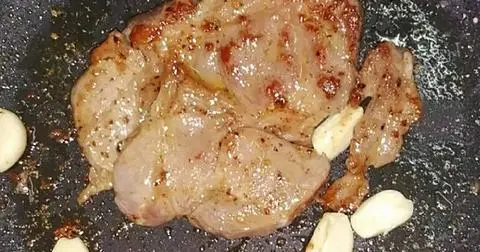 Hình ảnh Cơm Thịt Nạt Dăm RôTi