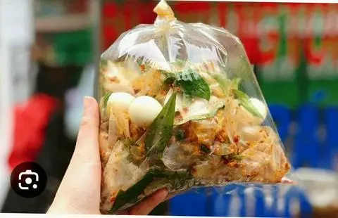 Hình ảnh Bánh Tráng Trộn Tỏi Ớt - Bịch Vừa ( 2 Trứng )