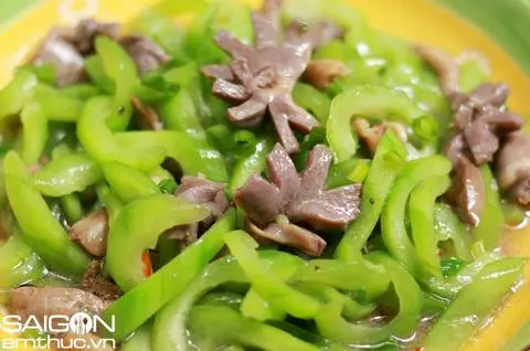 Hình ảnh Lòng gà xào mướp
