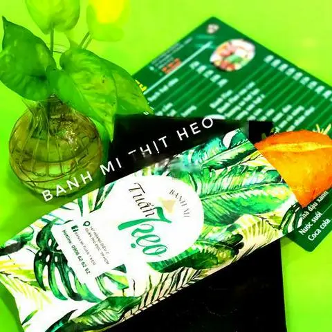 Hình ảnh Bánh Mì Thịt Heo Khè