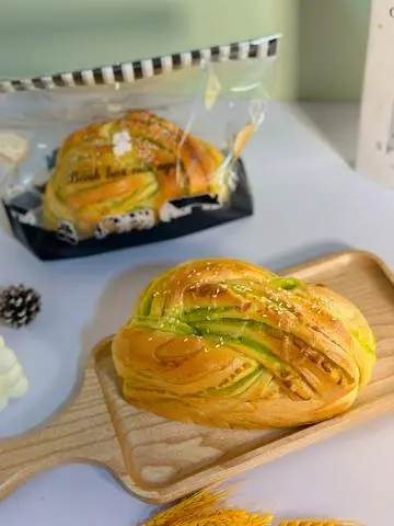 Hình ảnh Bánh mì Lá dứa đậu xanh