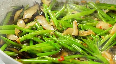 Hình ảnh ốc giác xào rau muống 