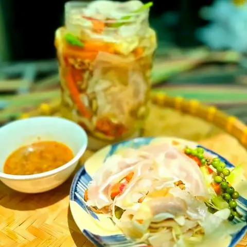 Hình ảnh Tai heo ngâm rau củ