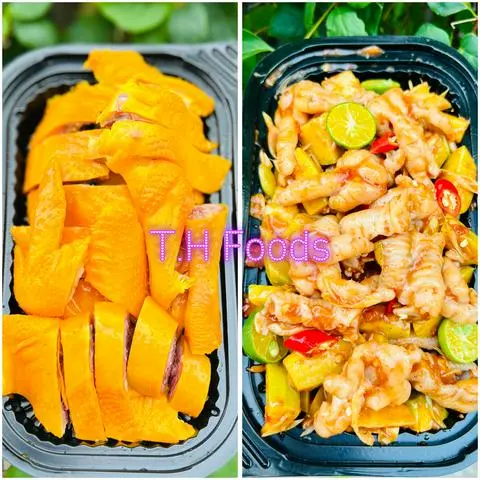 Hình ảnh 1/2 Gà Ủ Muối + Chân Gà RX Sốt Thái Vừa + Tặng Coca