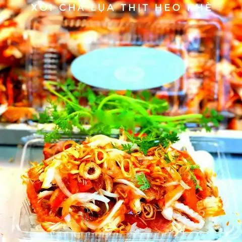 Hình ảnh Xôi chả lụa thịt heo khè