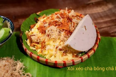 Hình ảnh Xôi bắp chà bông - một miếng chả lụa