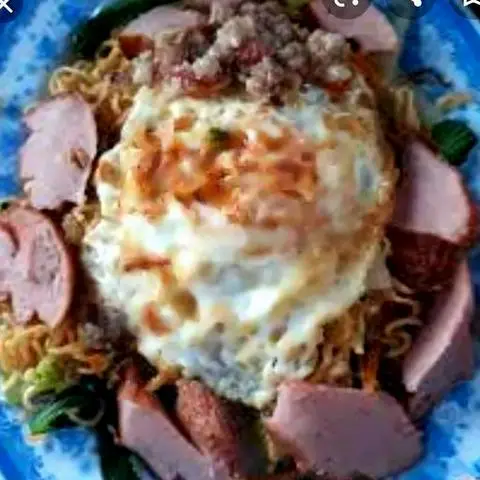 Hình ảnh Mì Xào Xúc Xích - Trứng