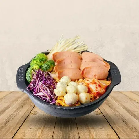 Hình ảnh Mỳ Lẩu Thái  Xúc Xích Cá Viên