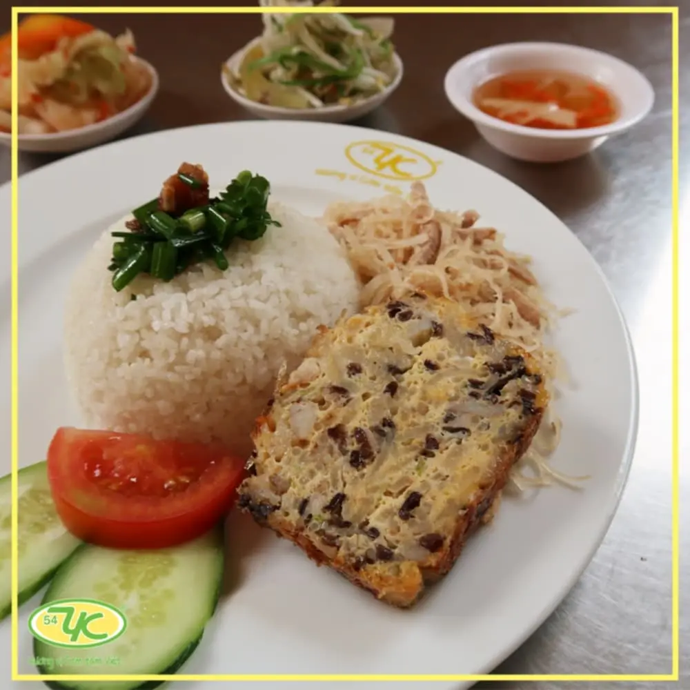 Hình ảnh Cơm Trứng Hấp+Bì (Tặng ly trà tắc ) 